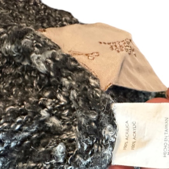 Daisy Fuentes Sweater with Pockets - Picture 7 of 7